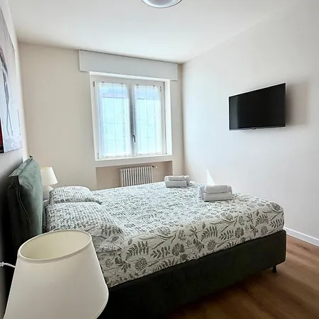 Sun - Bright With Sunny Terrace Apartment